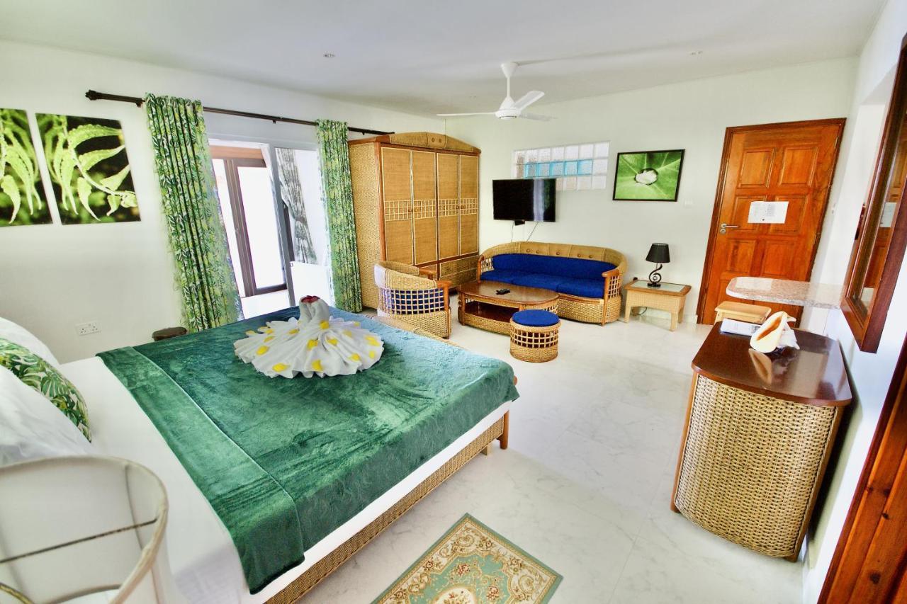 La Petite Maison And Sea Splash Hotel