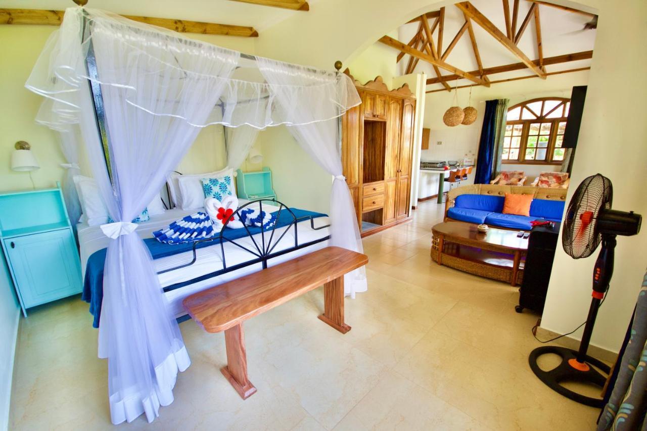 La Petite Maison And Sea Splash *