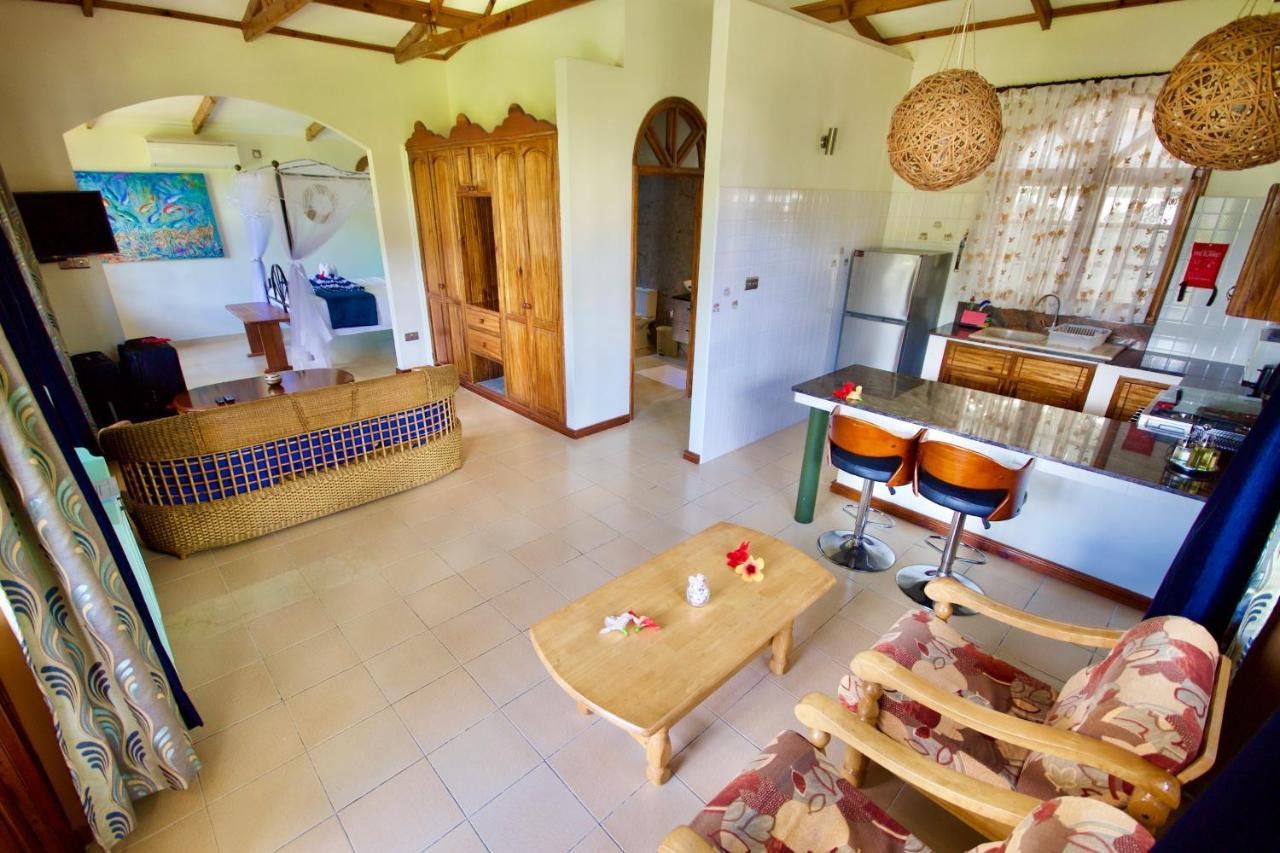 La Petite Maison And Sea Splash