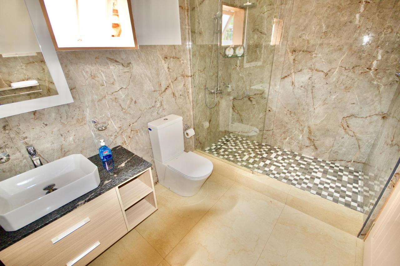 La Petite Maison And Sea Splash Hotel *